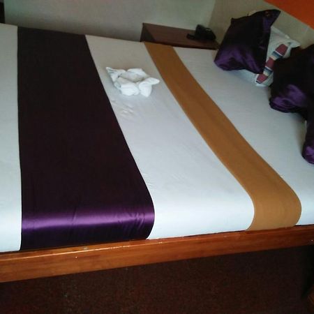 Hotel Q Deck Mumbai Dış mekan fotoğraf