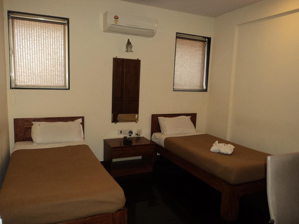 Hotel Q Deck Mumbai Oda fotoğraf
