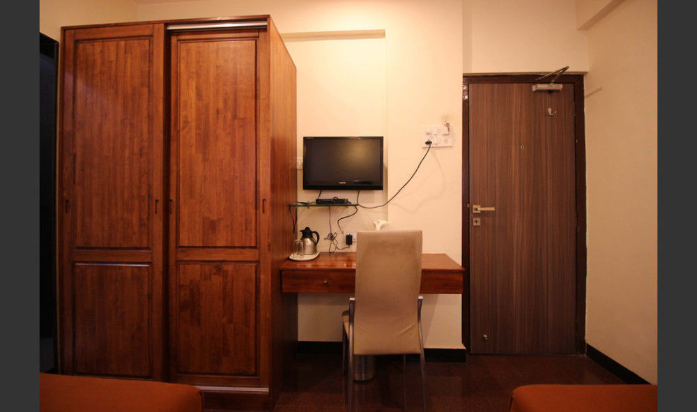 Hotel Q Deck Mumbai Dış mekan fotoğraf