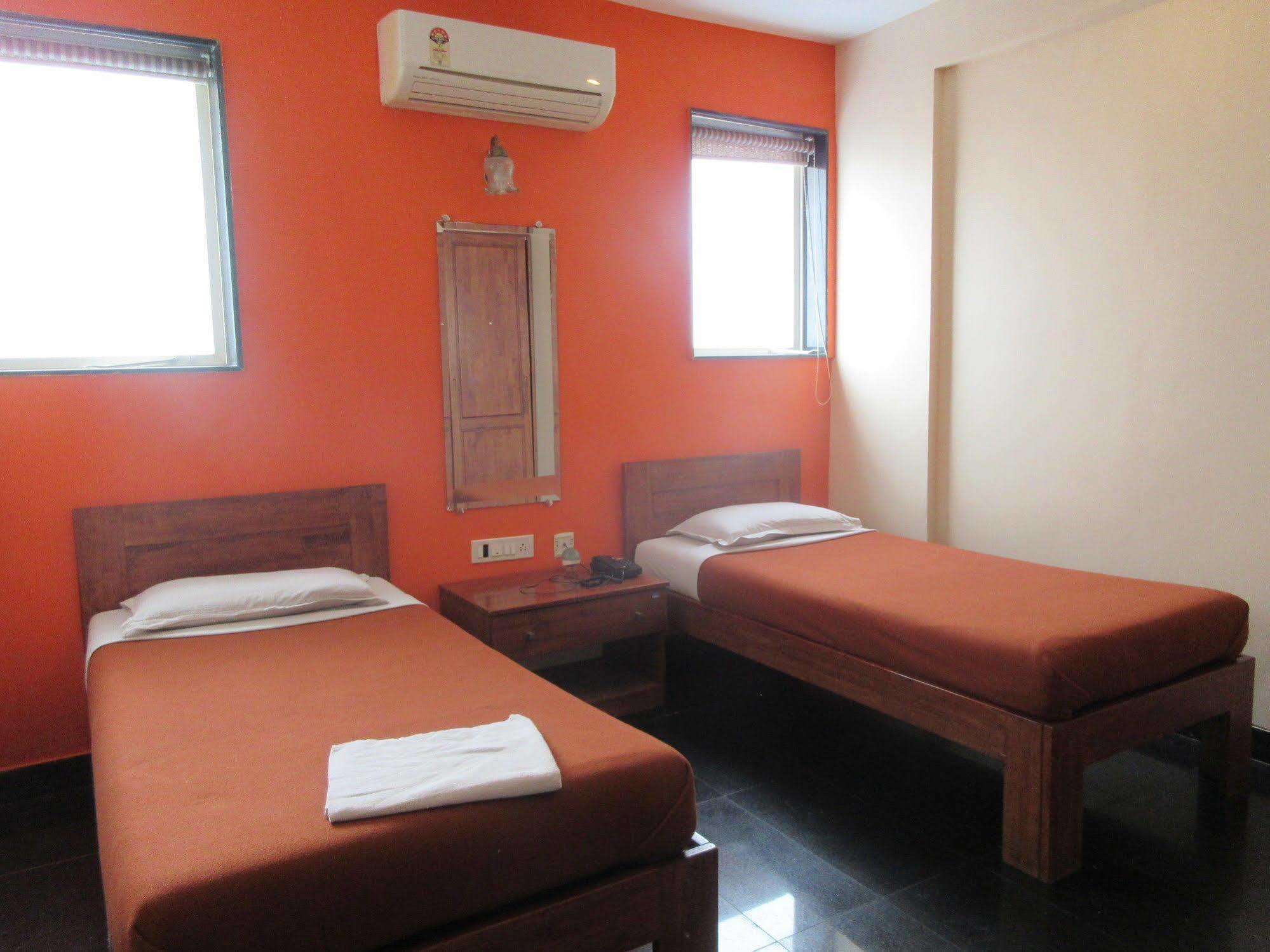 Hotel Q Deck Mumbai Dış mekan fotoğraf