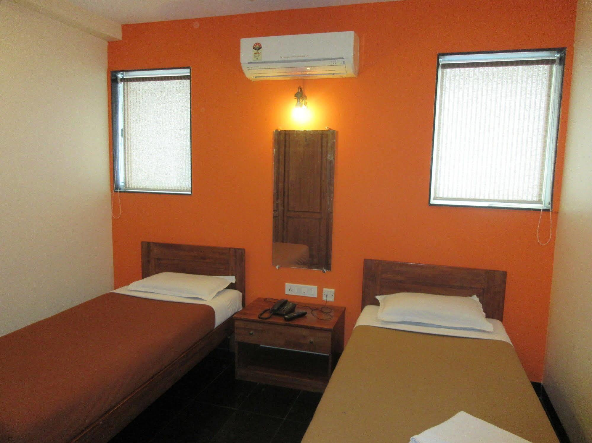 Hotel Q Deck Mumbai Dış mekan fotoğraf