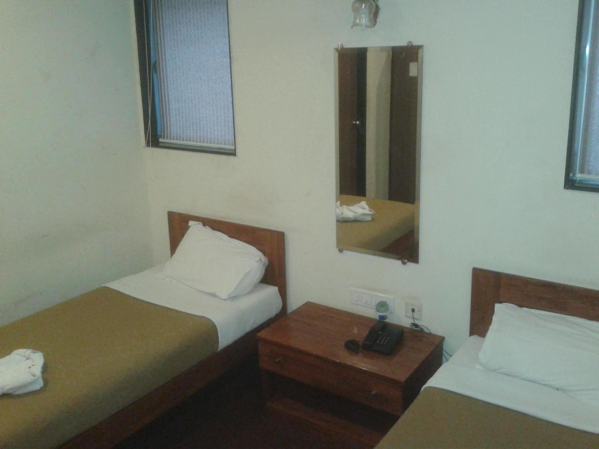 Hotel Q Deck Mumbai Dış mekan fotoğraf