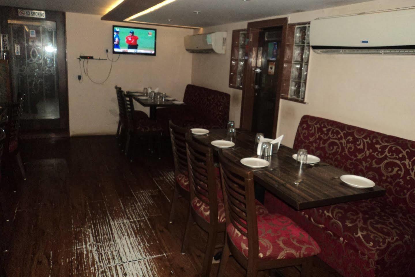 Hotel Q Deck Mumbai Dış mekan fotoğraf