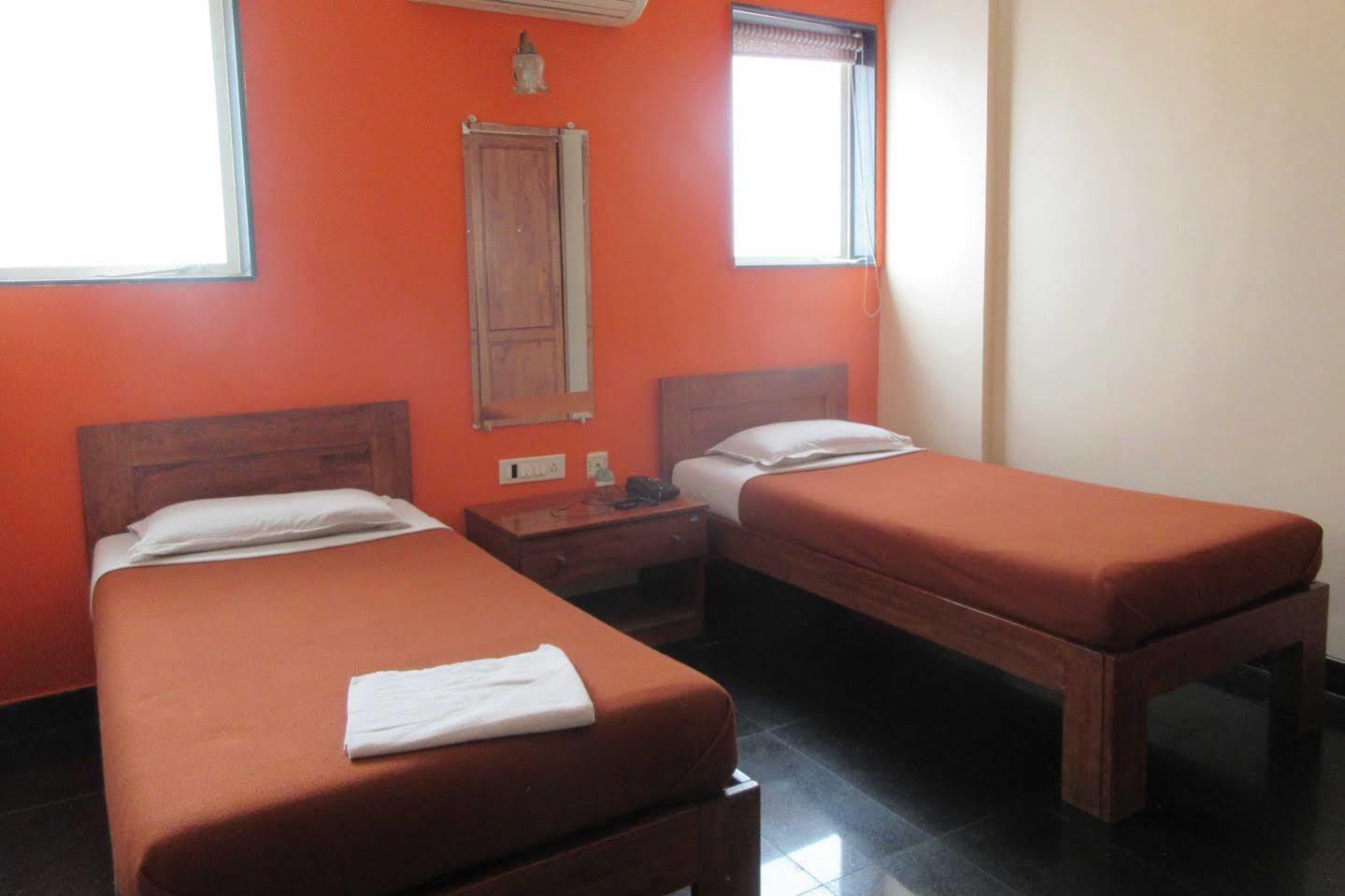 Hotel Q Deck Mumbai Dış mekan fotoğraf