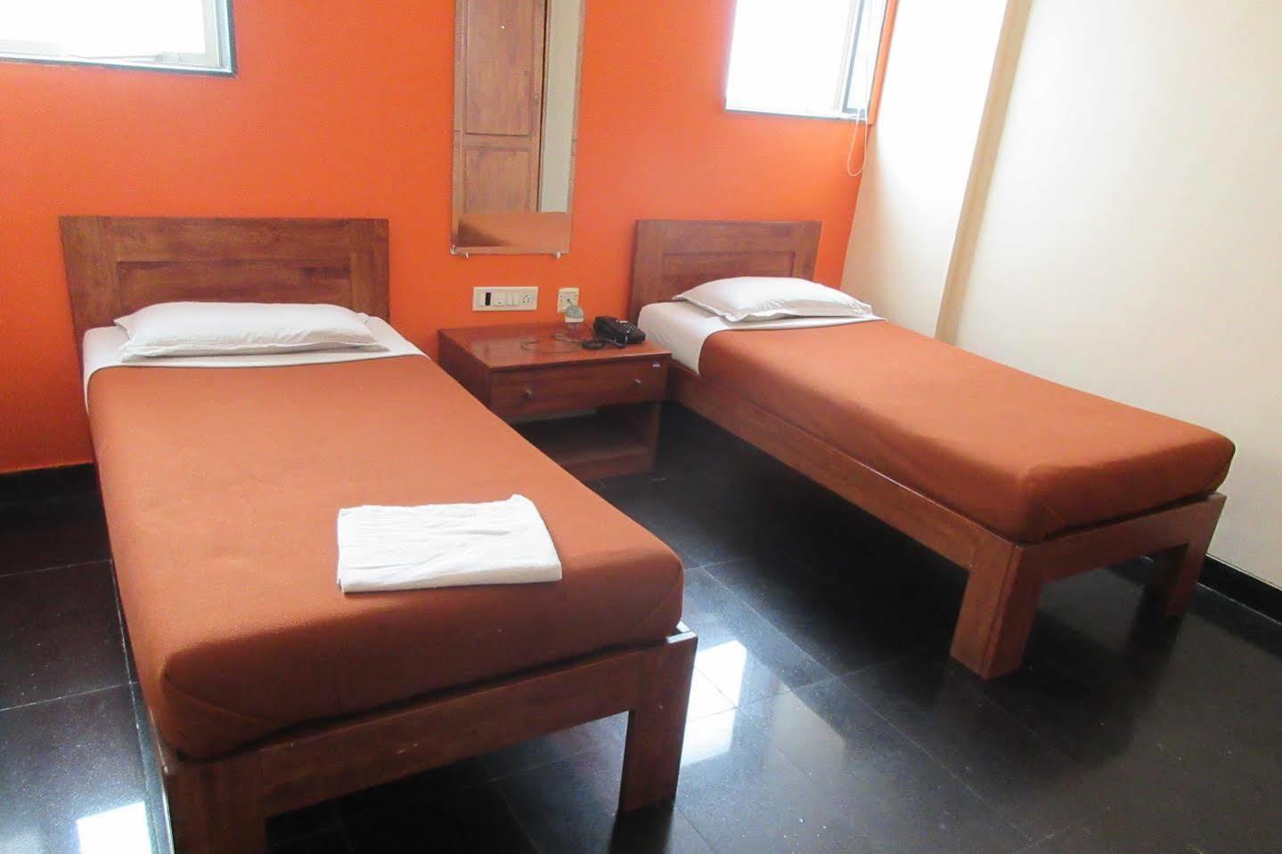Hotel Q Deck Mumbai Dış mekan fotoğraf